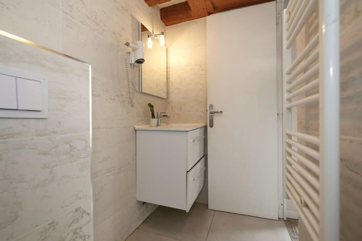 Appartement Parisien 20m2 En Face Du Musee Grevin - 2p - Flat-guest Parijs